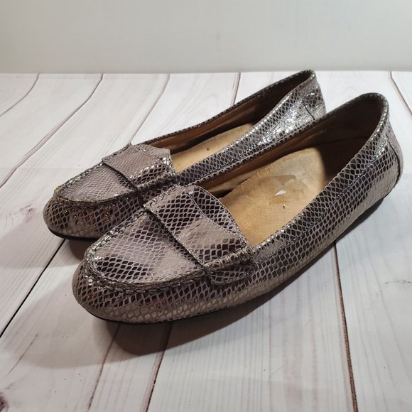 Vionic Flats Loafers 9 Womens Comfort Shoes Silver Gray Metallic Leather Slip On - Picture 4 of 10
